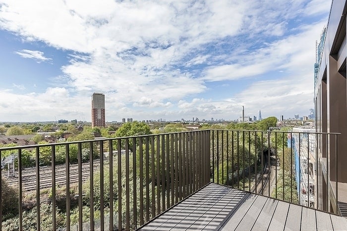 Flat Moulding Lane in Greater London