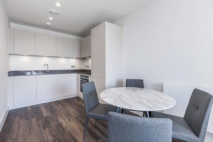 Flat Moulding Lane in Greater London