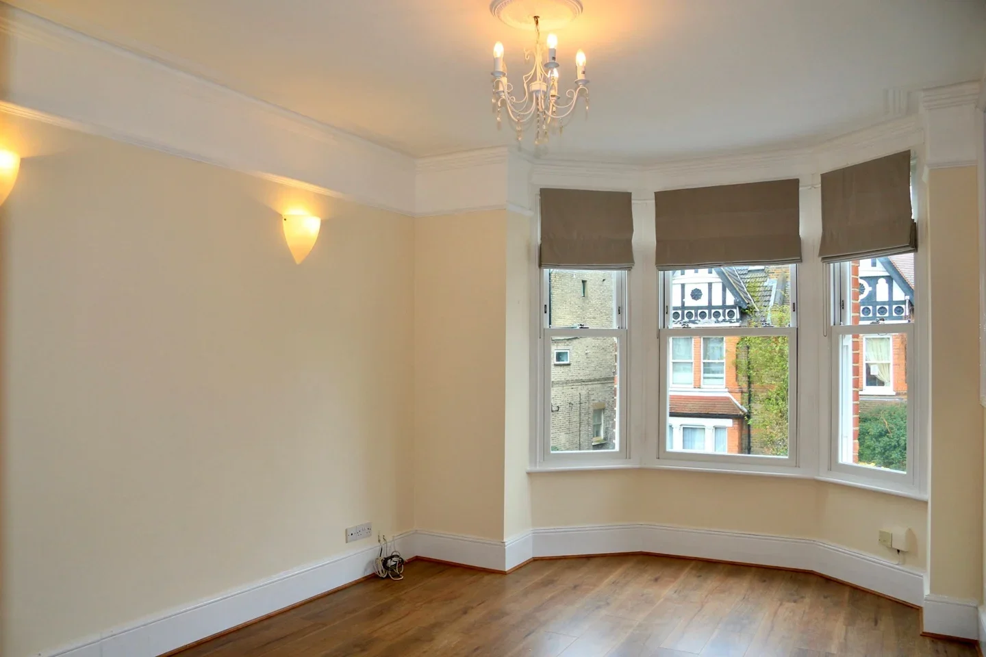 Flat Broughton Road in Greater London