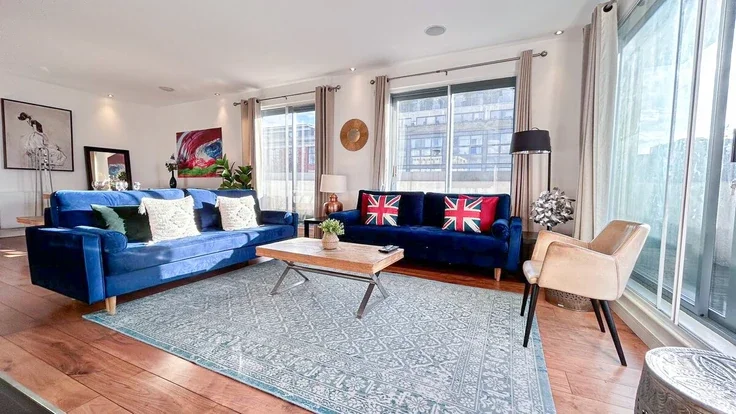 Flat Cruikshank Street in Greater London