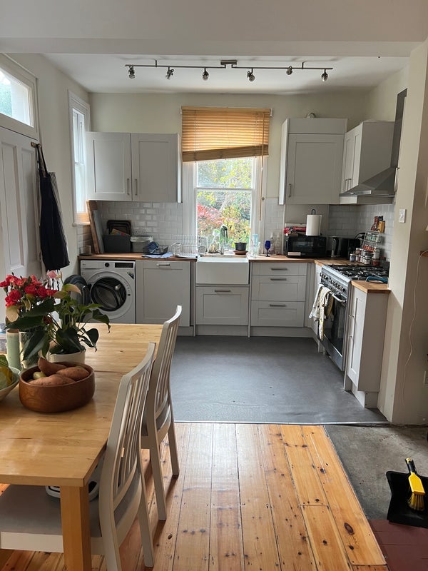 Room Cricklade Avenue in Greater London