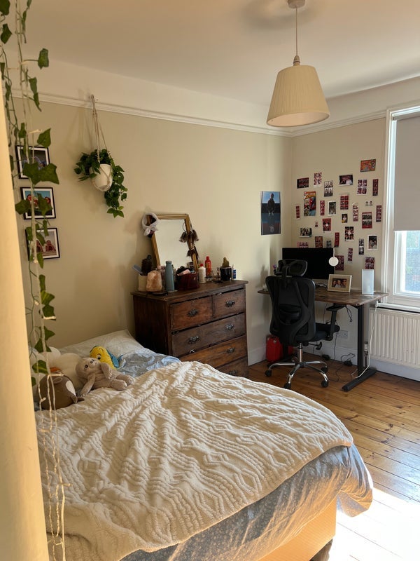 Room Cricklade Avenue in Greater London