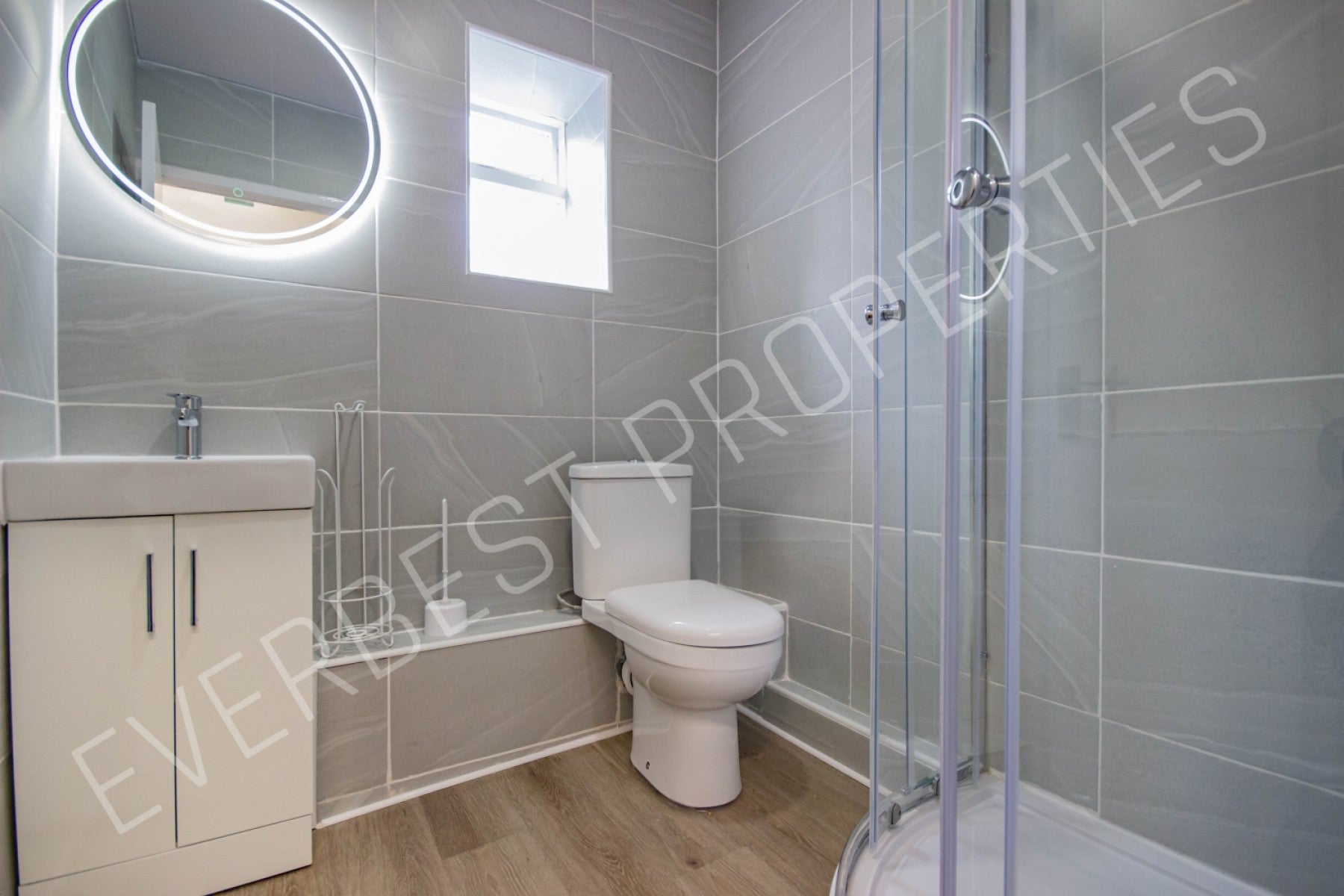 Room Heaton Road in Newcastle upon Tyne