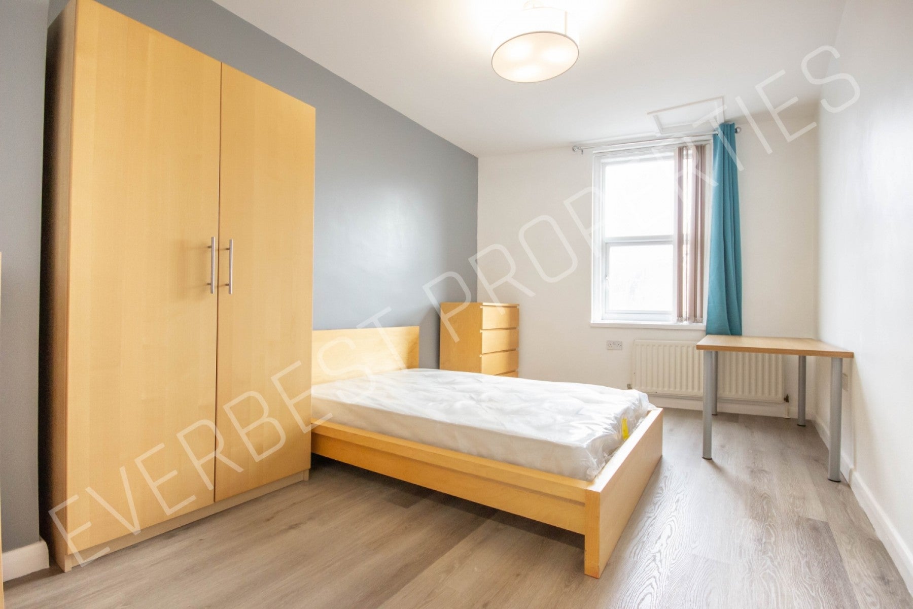 Room Heaton Road in Newcastle upon Tyne