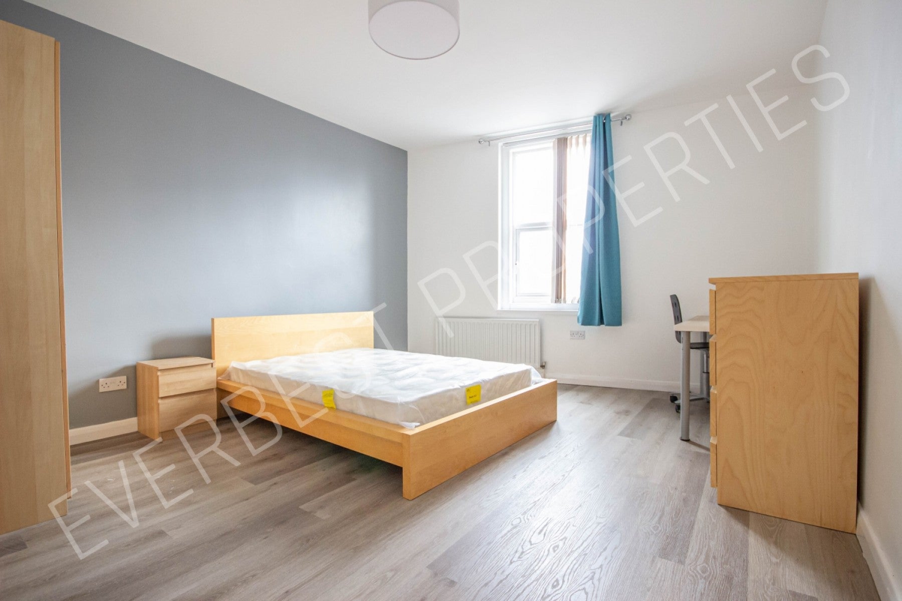 Room Heaton Road in Newcastle upon Tyne