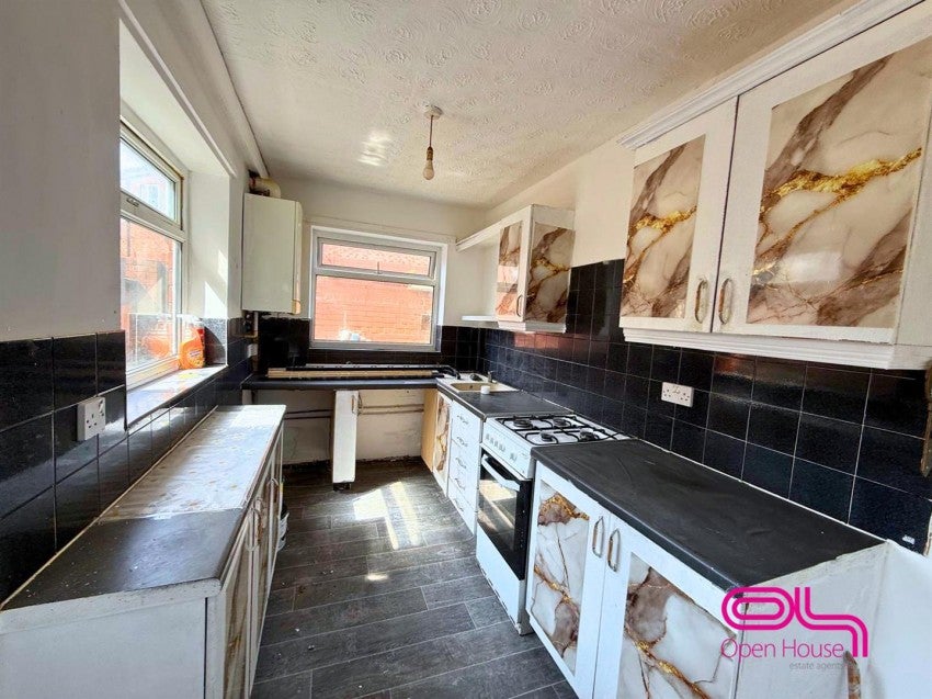 Flat Back Weston Street South in Farnworth