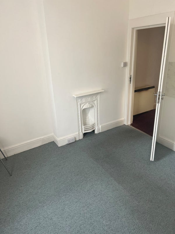 Room Charminster Road in Bournemouth