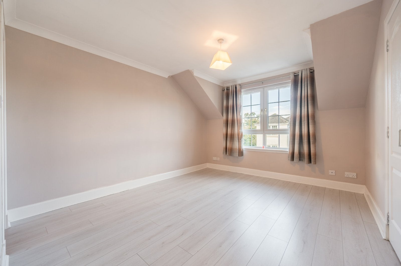 Flat Braid Avenue in Cardross