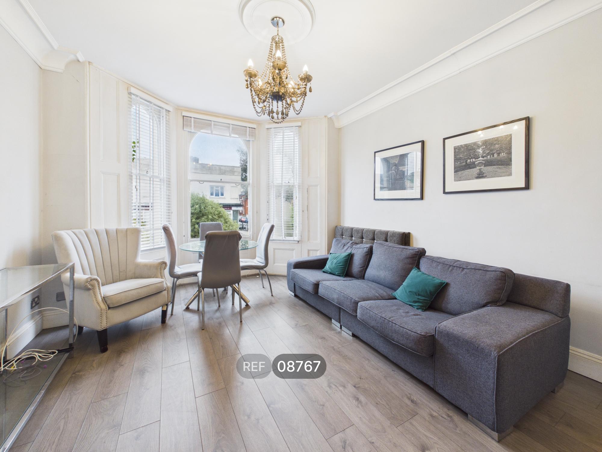 Flat Gladstone Terrace in Brighton