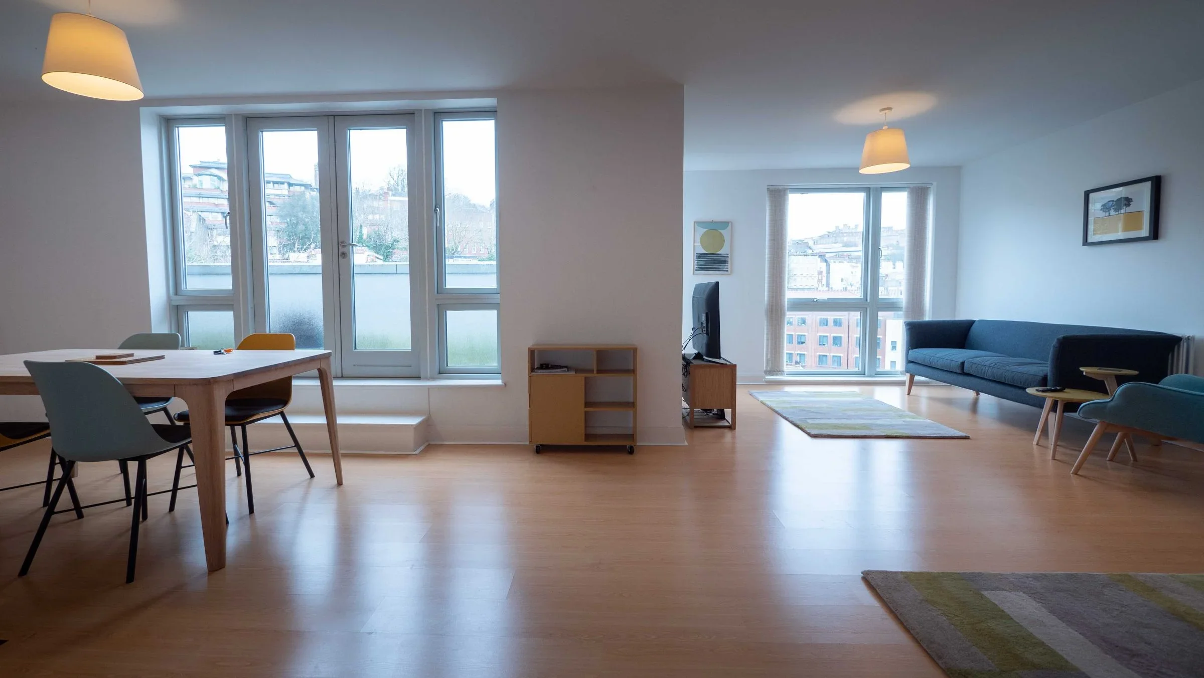 Flat Deanery Road in Bristol