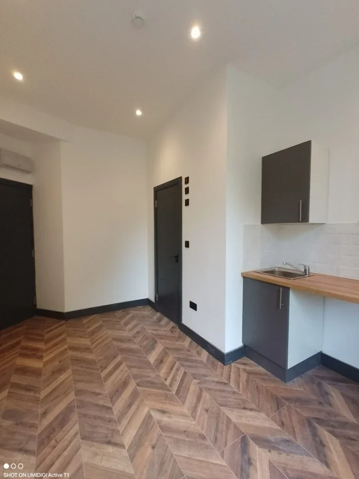 Flat Balham High Road in Greater London