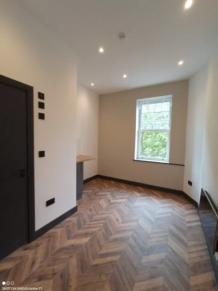 Flat Balham High Road in Greater London
