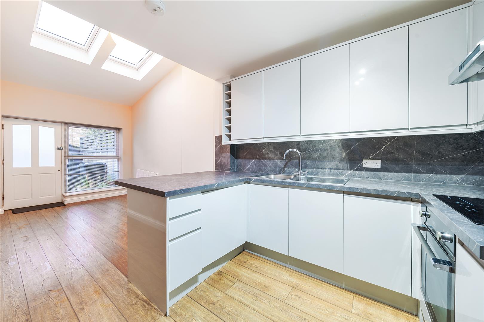 Flat Backwater Place in Greater London