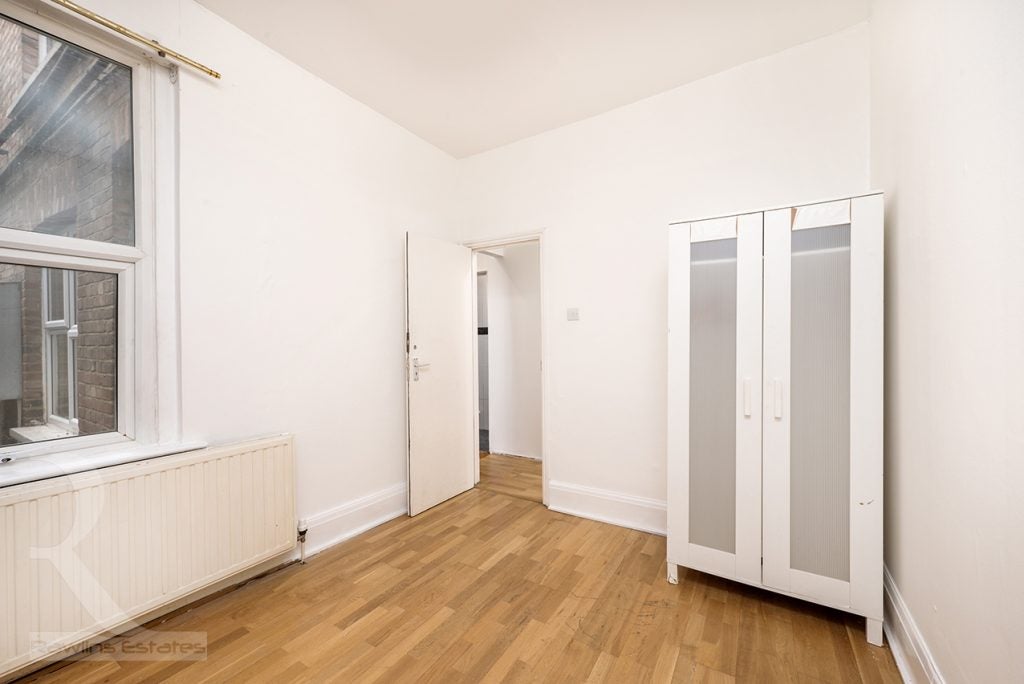 Flat Fleet Road in Greater London