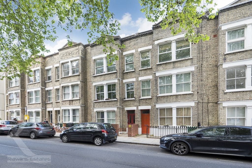 Flat Fleet Road in Greater London