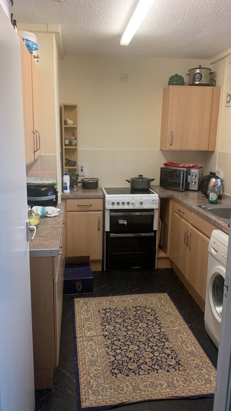 Room Lower Moss Lane in Manchester