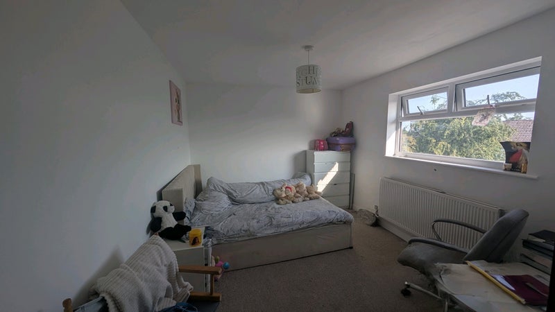 Room Upjohn Crescent in Bristol