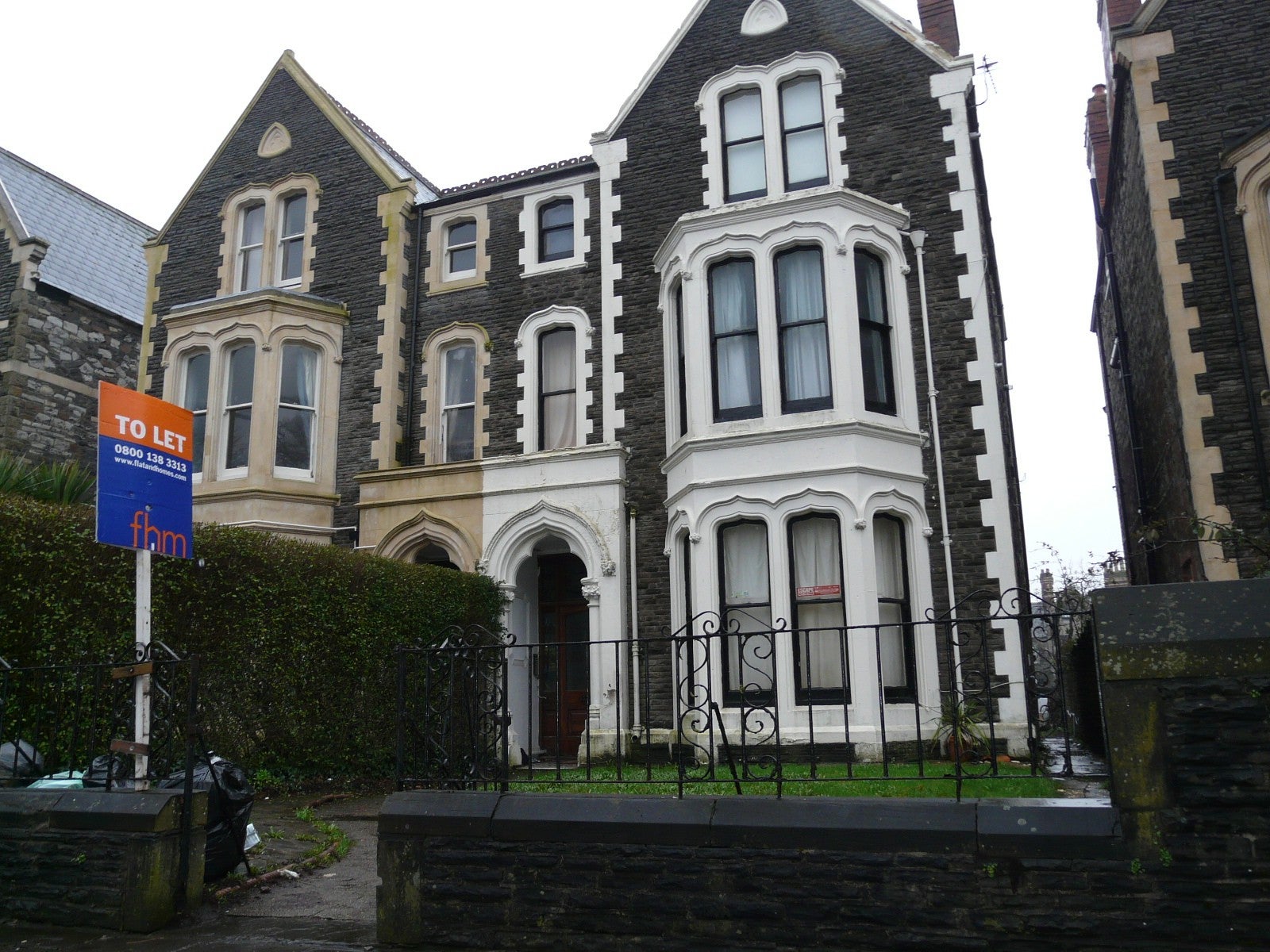 Flat Cathedral Road in Cardiff