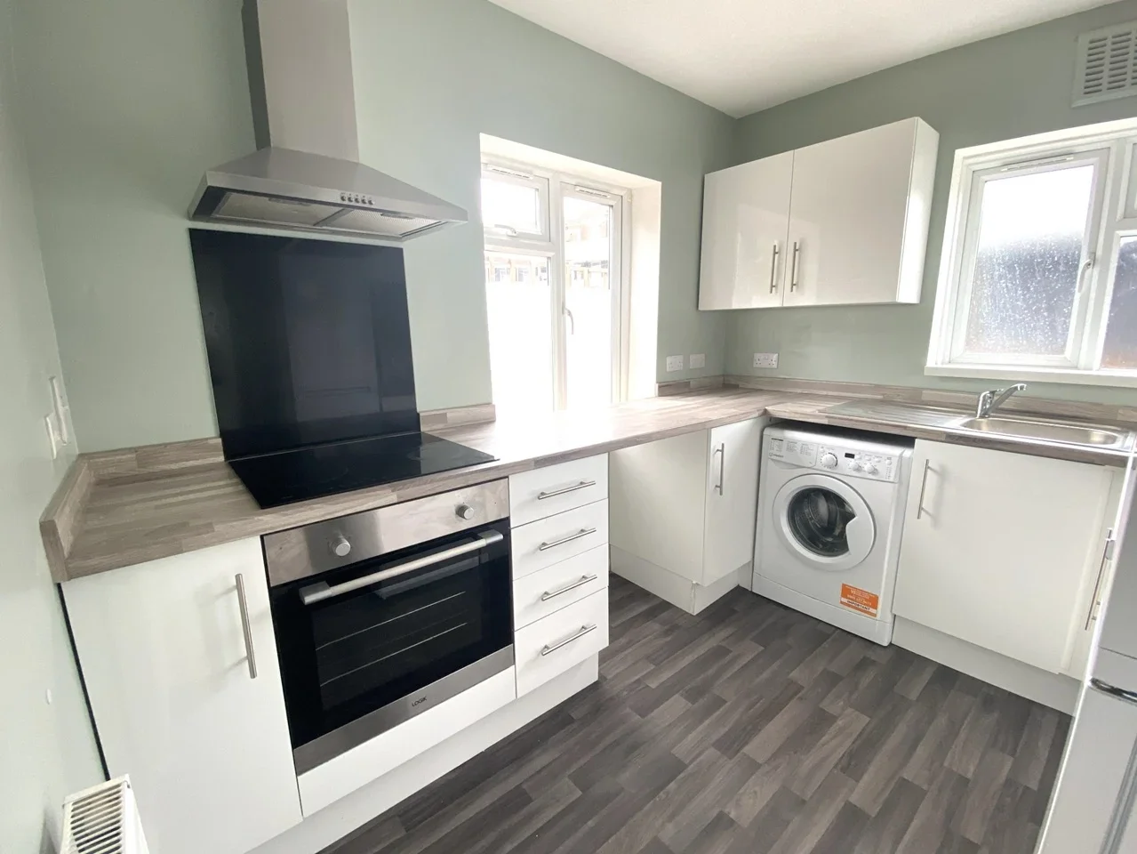 Flat Barmouth Avenue in Greater London