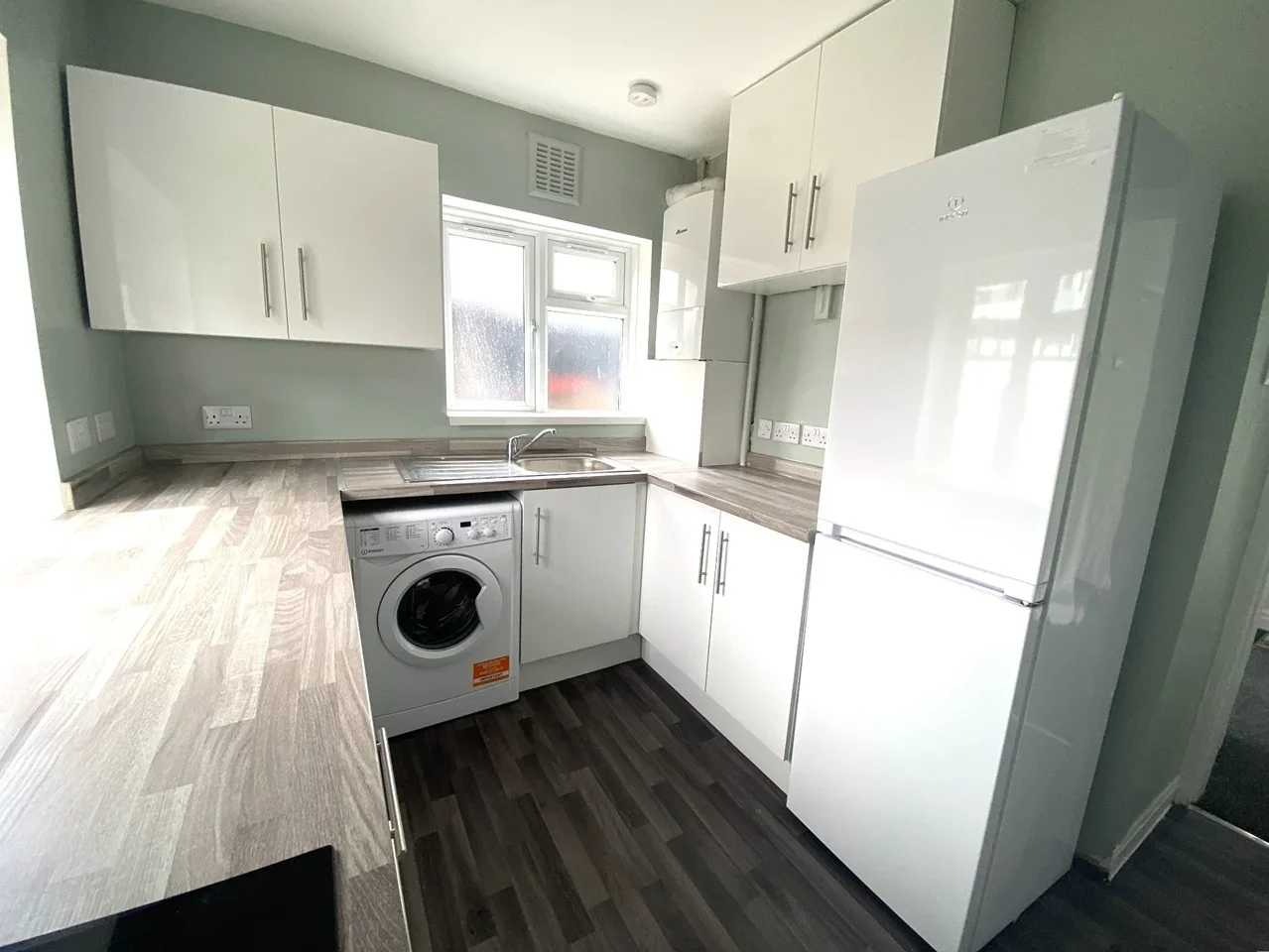 Flat Barmouth Avenue in Greater London