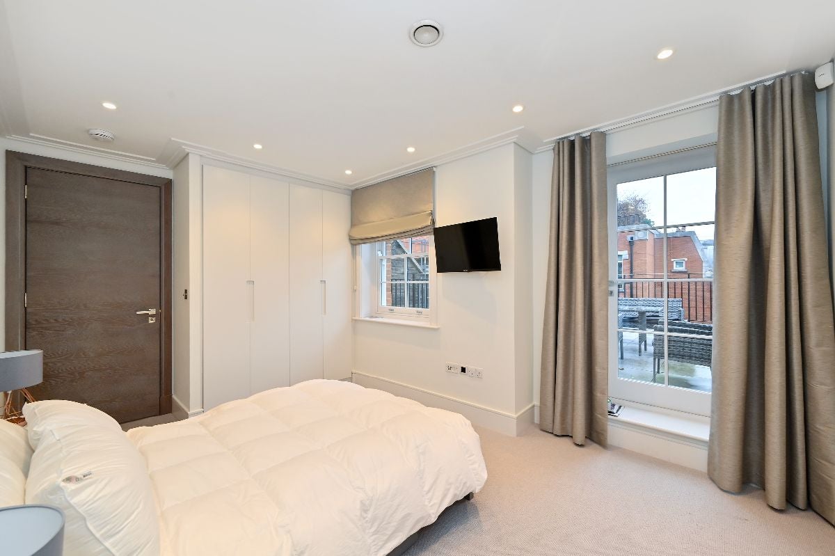 Flat North Audley Street in City of Westminster