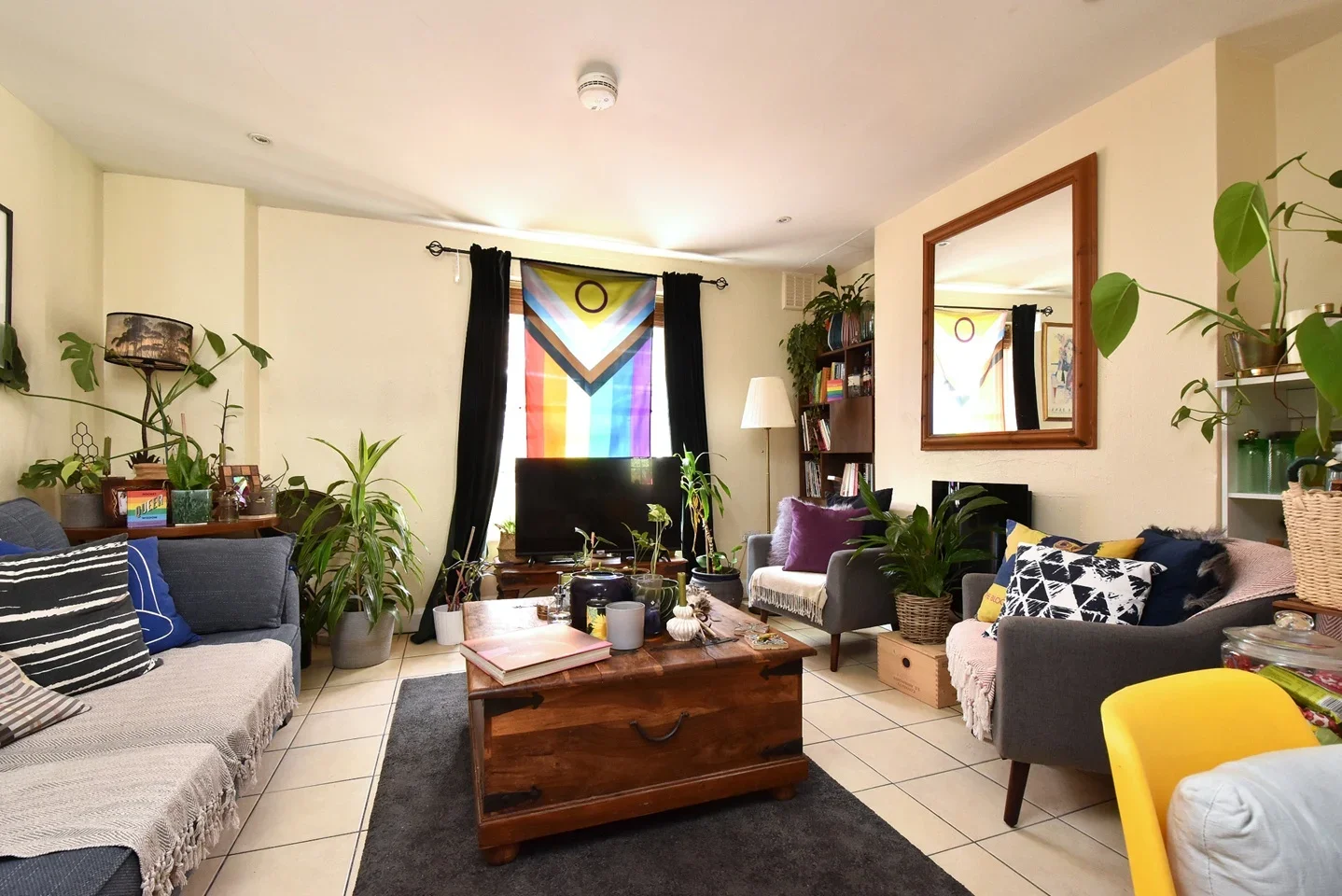 Room Sears Street in Greater London