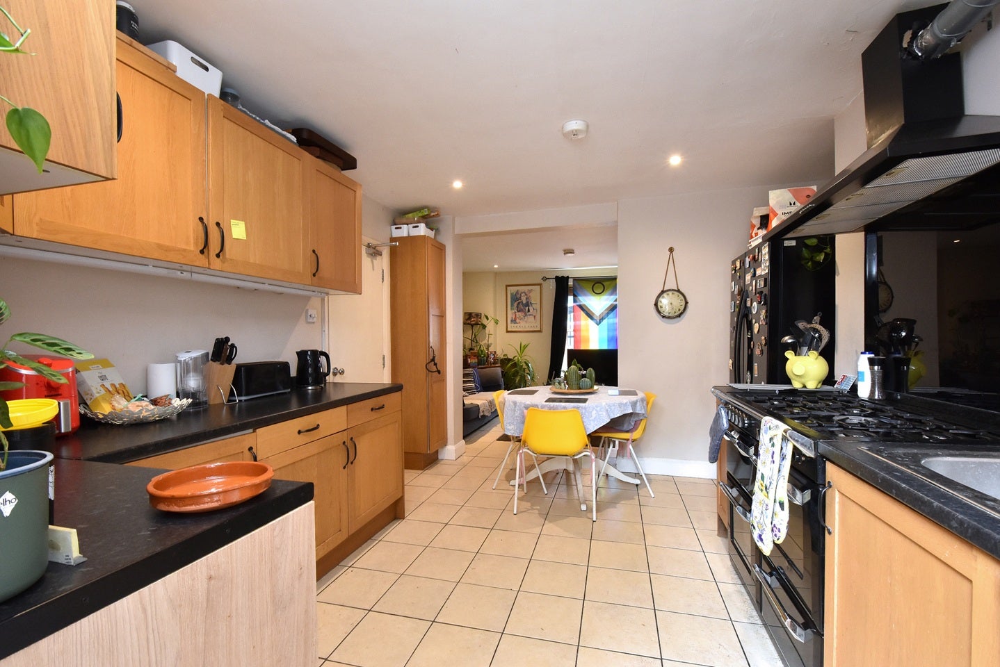 Room Sears Street in Greater London