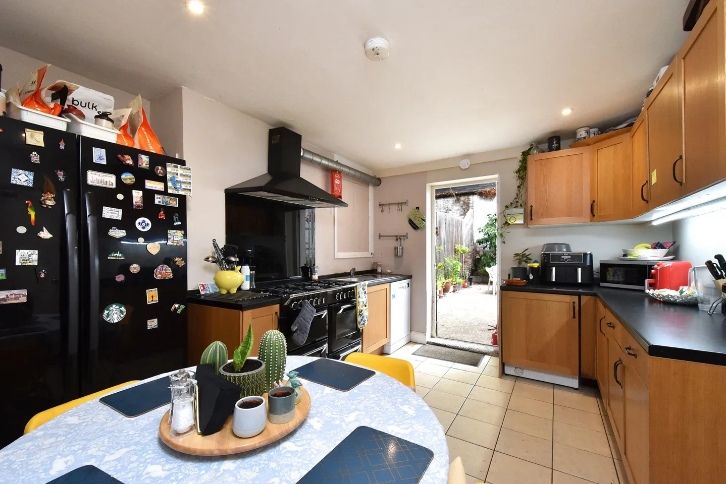 Room Sears Street in Greater London