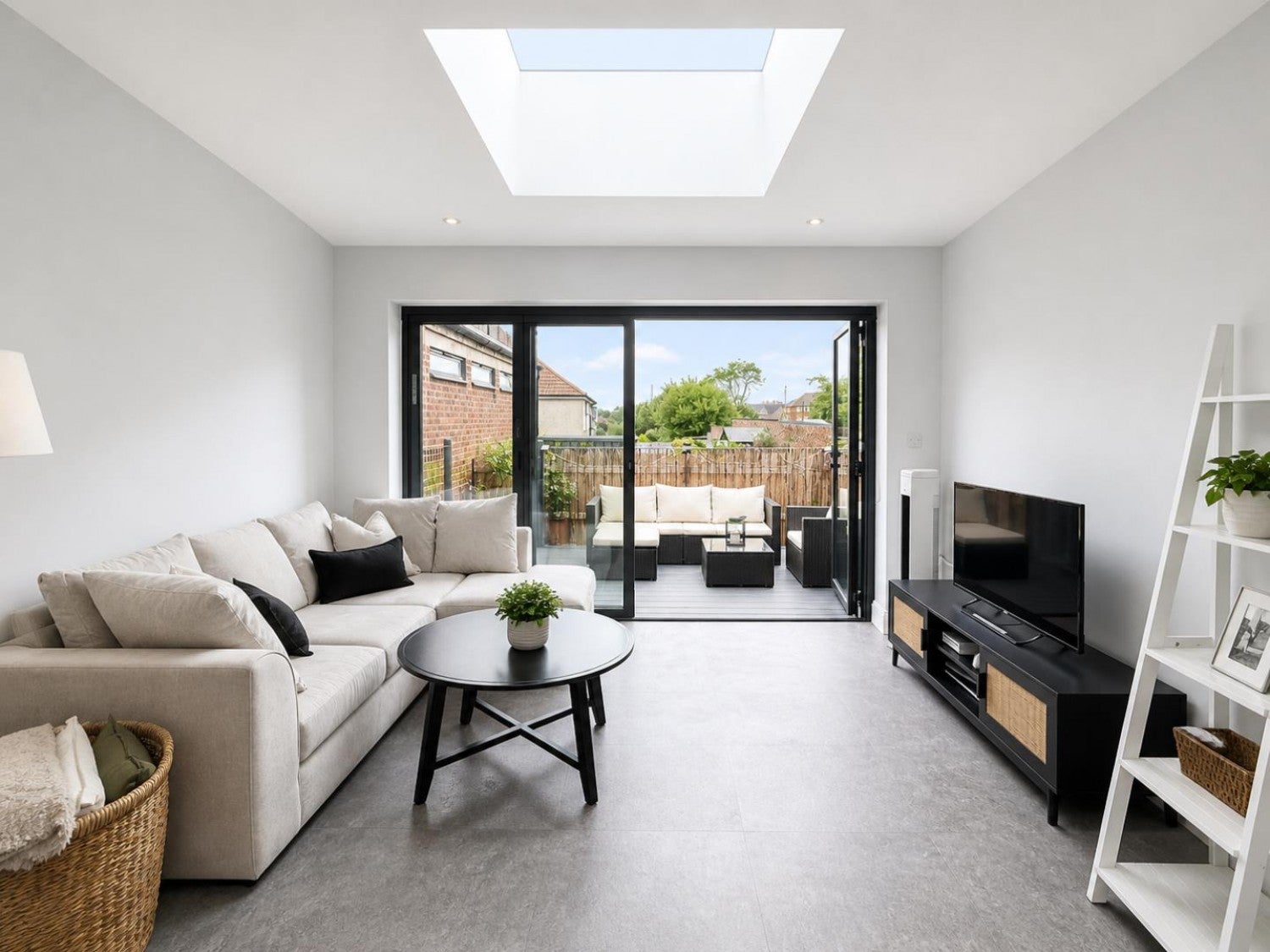 Flat Central Road in Greater London