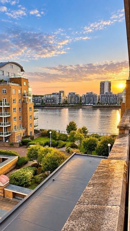 Flat St. Davids Square in Greater London