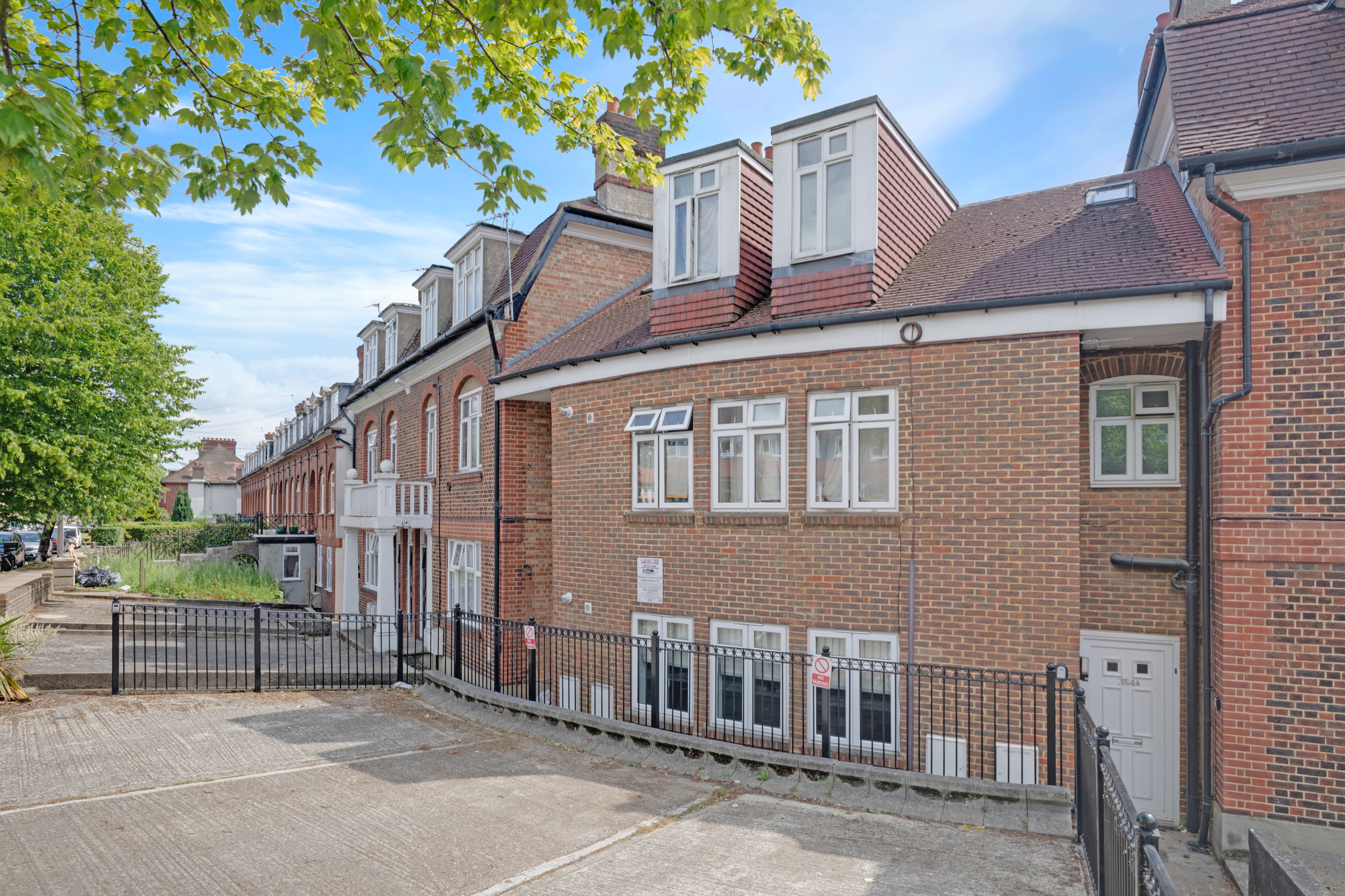 Flat Southcroft Road in Greater London