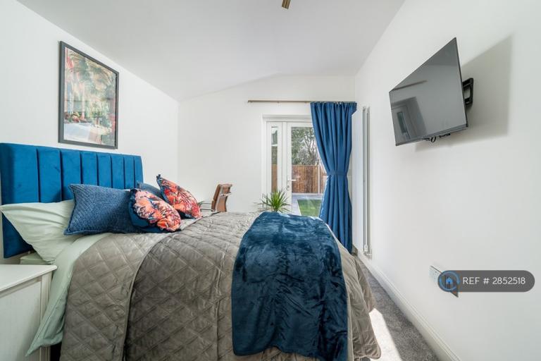Room Park Avenue in Greater London