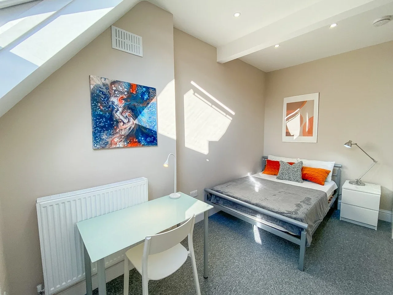Room Mayfield Road in Greater London