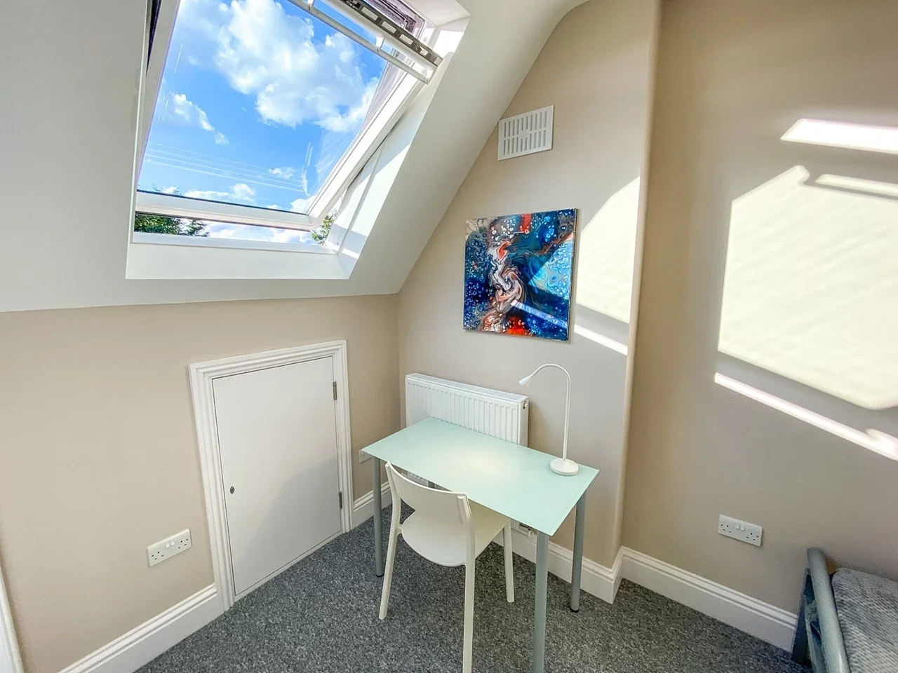 Room Mayfield Road in Greater London