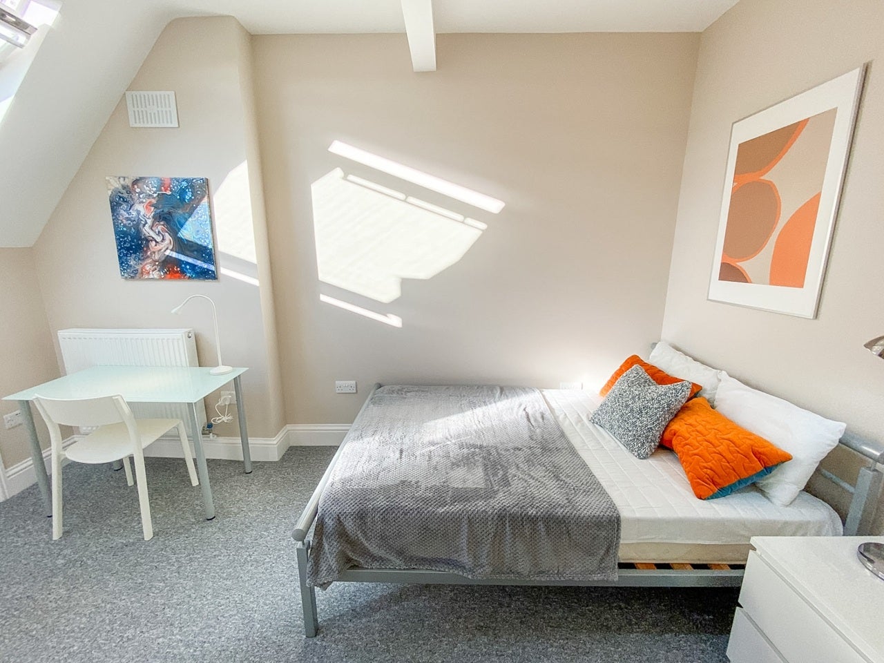 Room Mayfield Road in Greater London