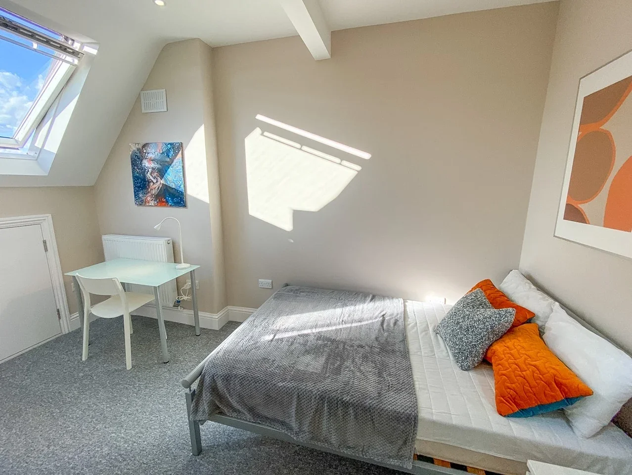 Room Mayfield Road in Greater London
