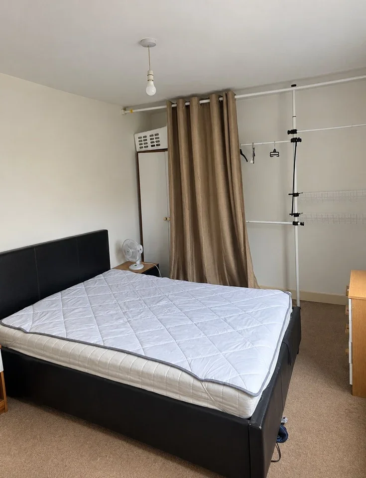 Room Apple Grove in Greater London