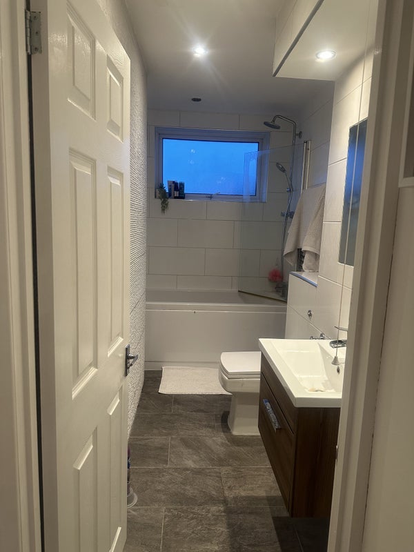 Room Hamilton Road in Greater London