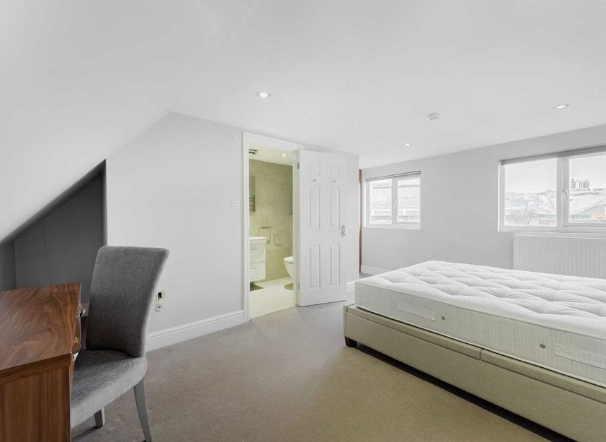 Flat Uxbridge Road in Greater London