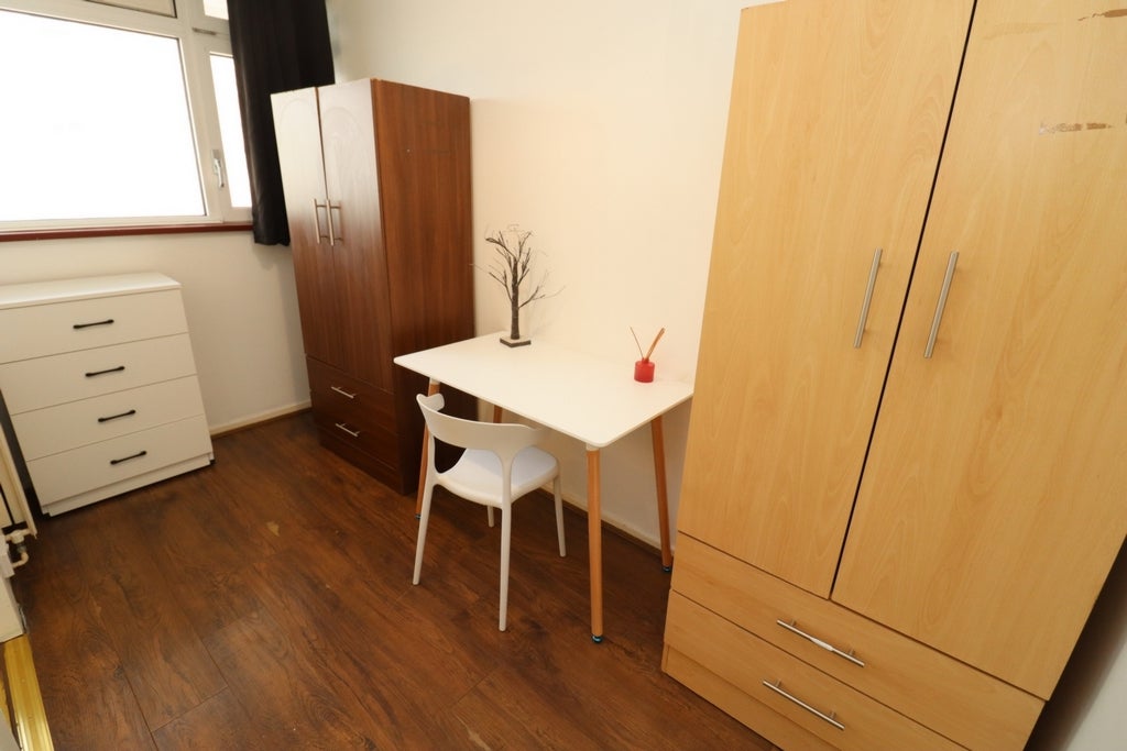 Room Globe Road in Greater London