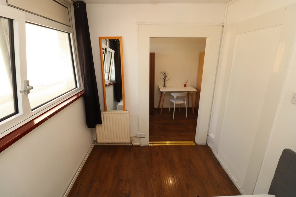 Room Globe Road in Greater London