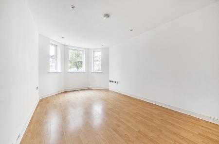 Flat Middle Gordon Road in Surrey Heath