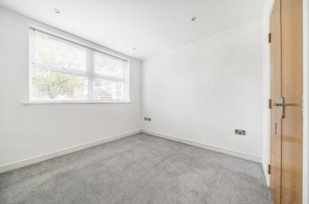 Flat Middle Gordon Road in Surrey Heath