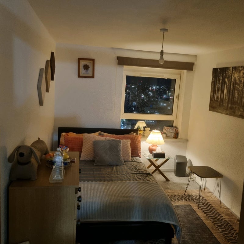 Room Dobbie's Loan Place in Glasgow