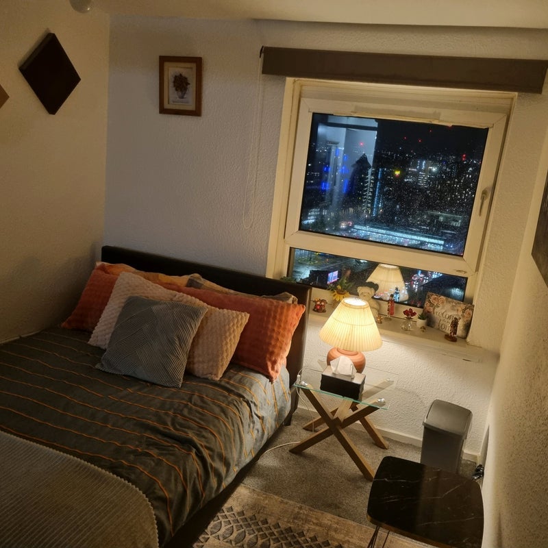 Room Dobbie's Loan Place in Glasgow