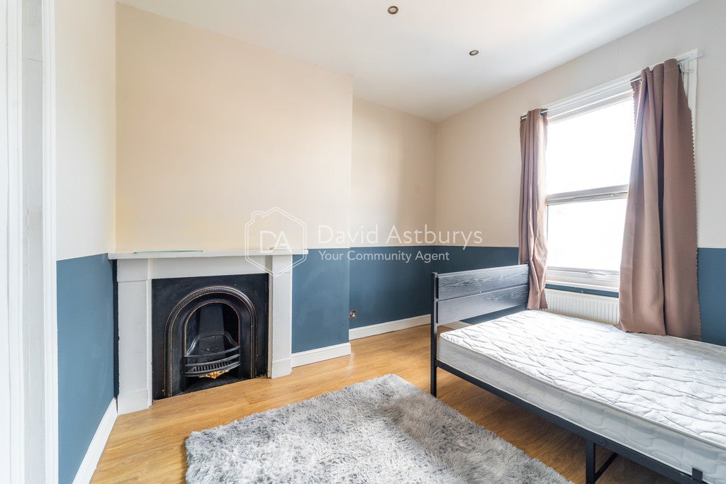 Flat Gillett Place in Greater London