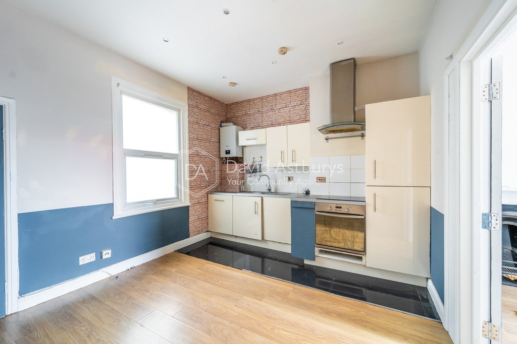 Flat Gillett Place in Greater London