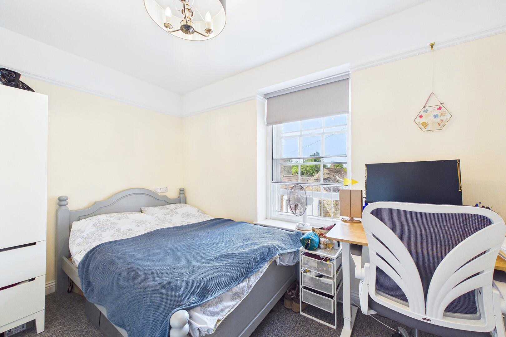 Flat Mizzymead Road in Bristol
