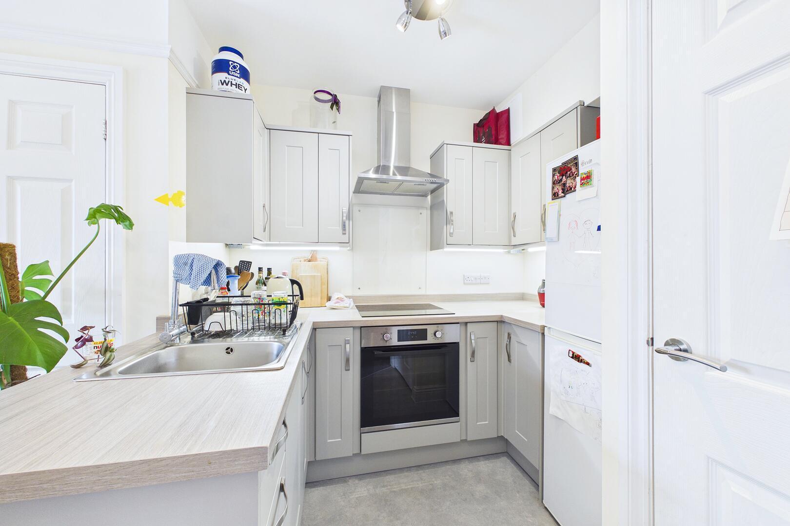 Flat Mizzymead Road in Bristol