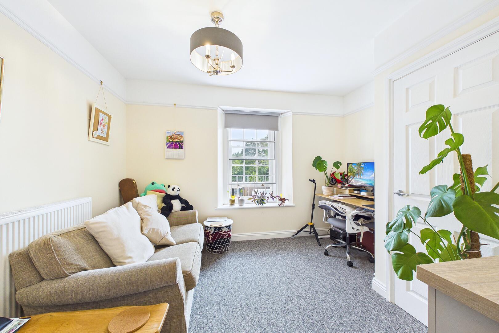 Flat Mizzymead Road in Bristol